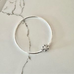 Pandora Moments Sparkling Snowflake Clasp Bangle Bracelet  Sterling Silver